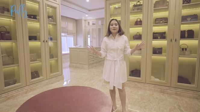 Prilly Latuconsina punya rumah Rp20 M di usia 23, 11 potret walk in closet-nya berasa belanja di mal