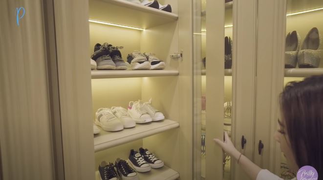 Prilly Latuconsina punya rumah Rp20 M di usia 23, 11 potret walk in closet-nya berasa belanja di mal