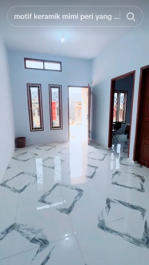 Dulu miskin kini punya rumah baru kedua, ini 9 potretnya, motif keramik ular kadut 'estetik' disorot