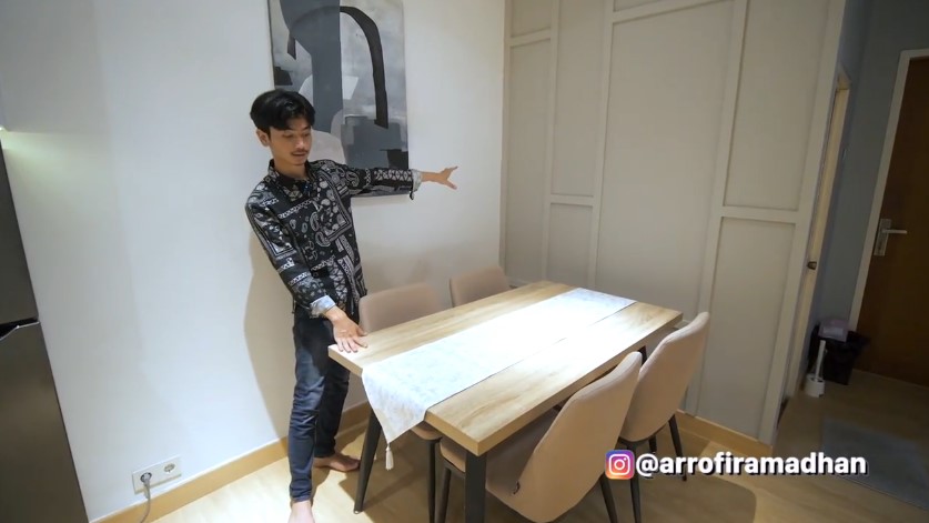 Punya dapur sumpek disulap jadi spot ngonten, intip 11 potret makeover ruang masak Mumuk Gomez