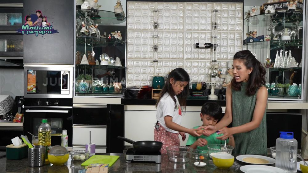 Meja makan mewah dari marmer, intip 9 potrer dapur Judika Indonesian Idol dengan perabotan klasik