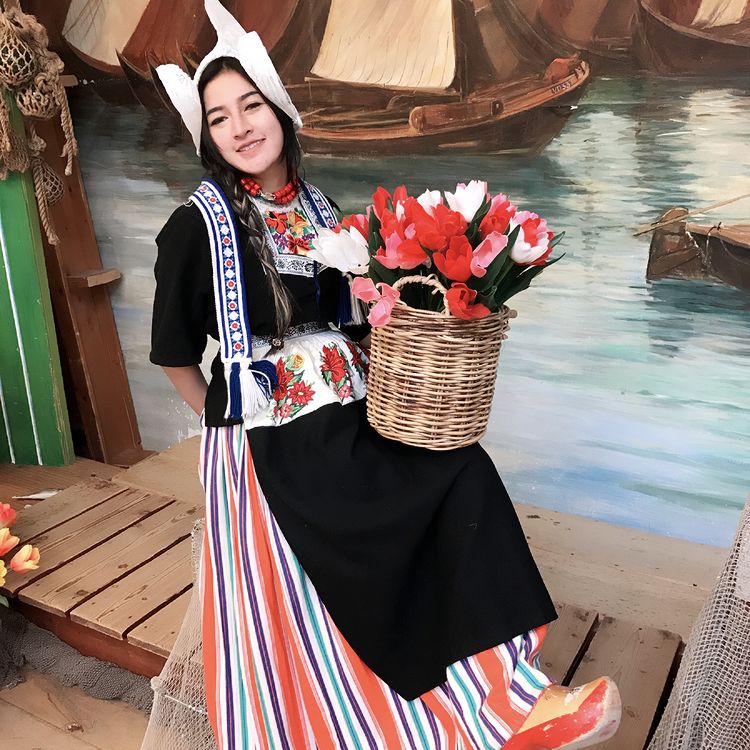 Dulu banting tulang demi bisa kuliah kini jadi bos skincare, begini 9 potret lawas Shandy Purnamasari