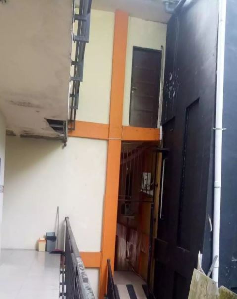 Nyelenehnya bikin ngeri, 11 potret kocak desain pintu rumah di lantai dua ini membingungkan
