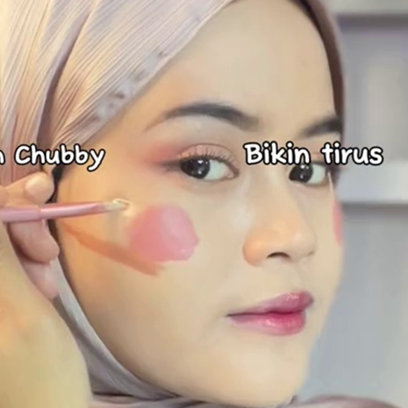 Jangan cuma pakai kontur, ini trik bikin pipi jadi lebih tirus cuma dengan 1 produk makeup