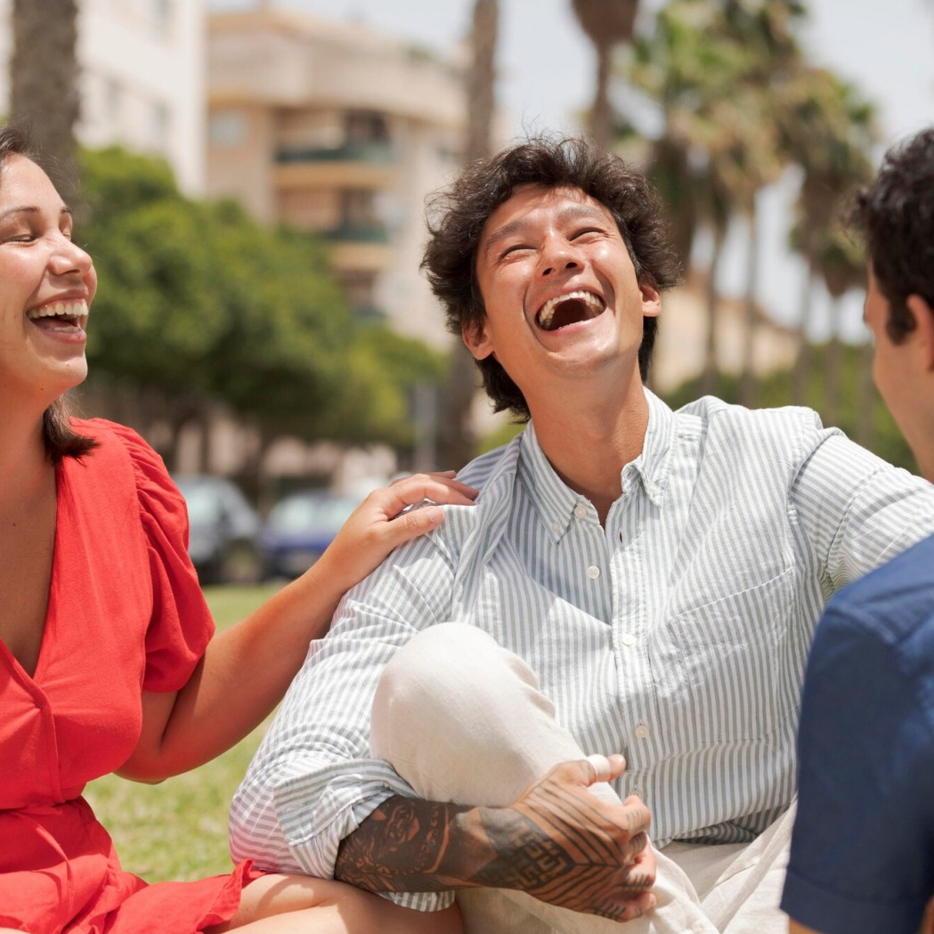 50 Pantun lucu pendek yang super kocak, cocok buat hiburan bareng teman