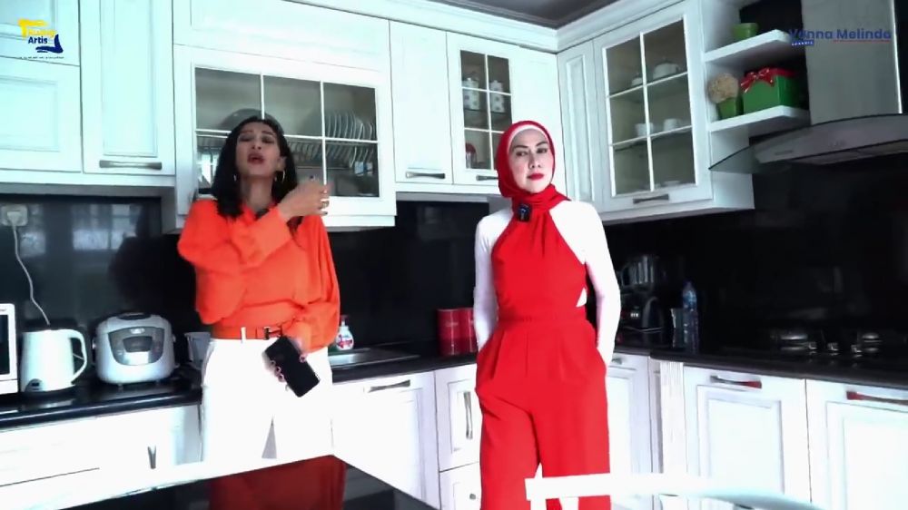 Tetap estetik meski dibangun sejak 2007, 10 Potret dapur Diah Permatasari ini bernuansa serba putih