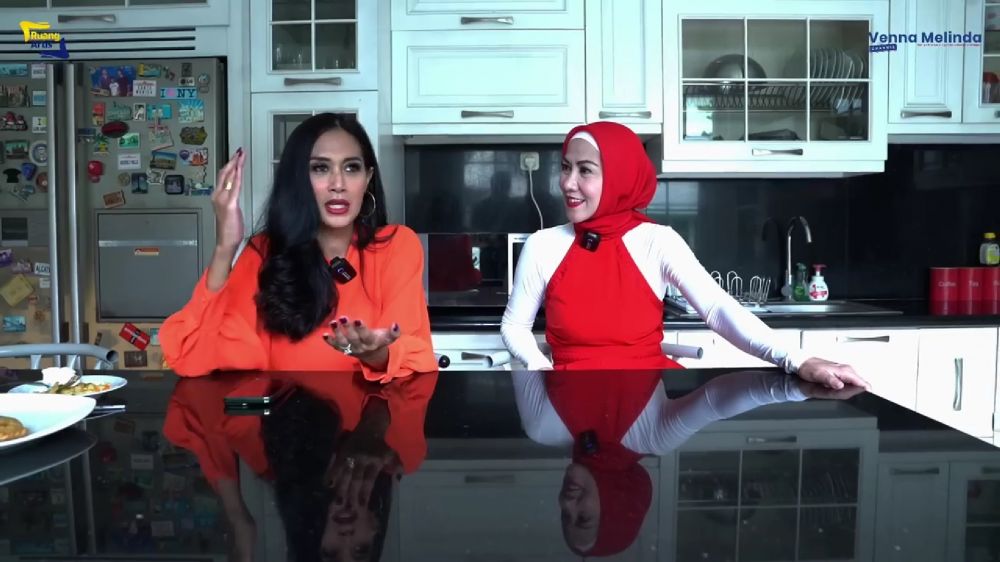 Tetap estetik meski dibangun sejak 2007, 10 Potret dapur Diah Permatasari ini bernuansa serba putih