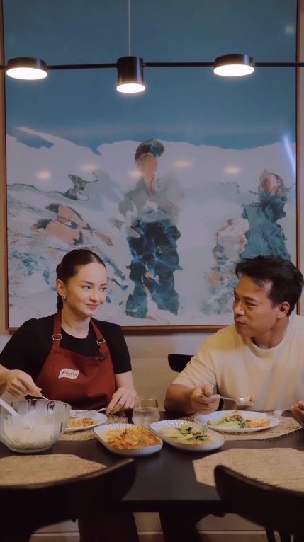 Hobi masak usai nikah, begini 9 potret dapur Enzy Storia, desainnya simpel tapi bikin betah