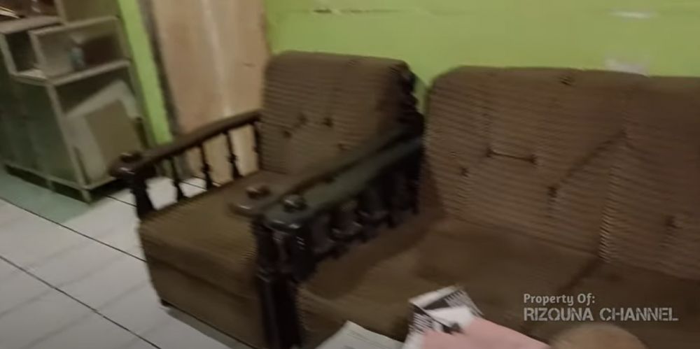 Jadi artis dari dini punya rumah berplafon anyaman bambu, 9 potret dapur Yuki Kato di rumah masa kecil