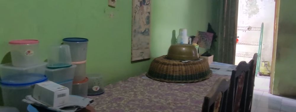 Jadi artis dari dini punya rumah berplafon anyaman bambu, 9 potret dapur Yuki Kato di rumah masa kecil