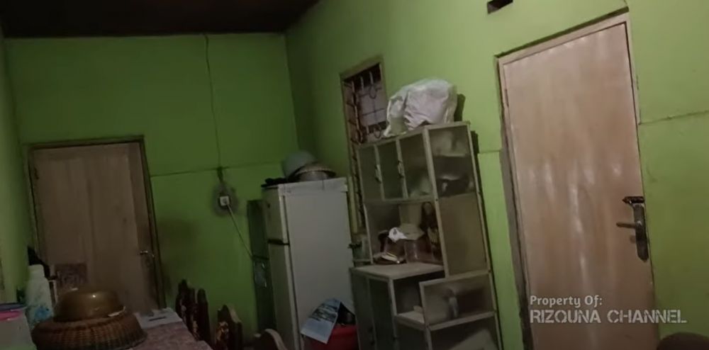 Jadi artis dari dini punya rumah berplafon anyaman bambu, 9 potret dapur Yuki Kato di rumah masa kecil