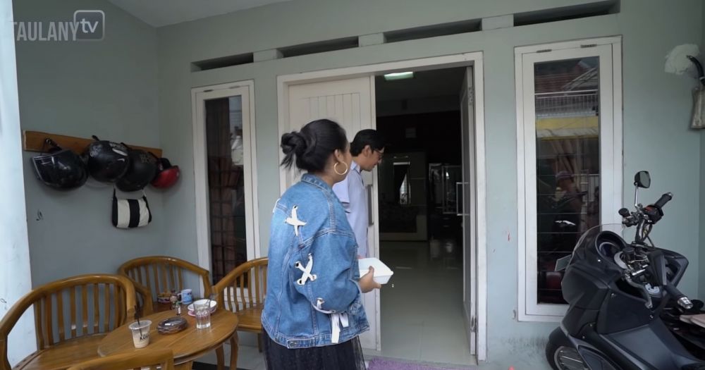30 Tahun lebih jadi artis pilih punya rumah sederhana, 11 potret dapur Nunung ini jauh dari kata mewah