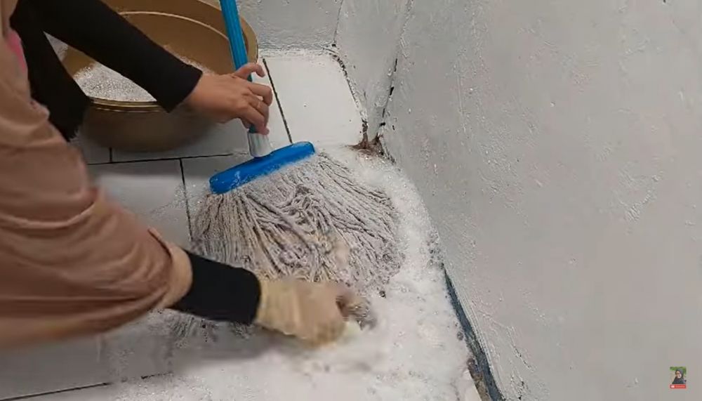 Trik simpel agar kain pel dekil buluk jadi putih bersih dan tak bikin jijik, cuma tambah 2 bahan masak