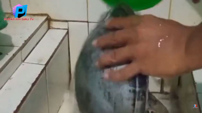 Tanpa baking soda atau sitrun, begini trik hilangkan kerak gosong di pantat wajan pakai 1 bumbu dapur