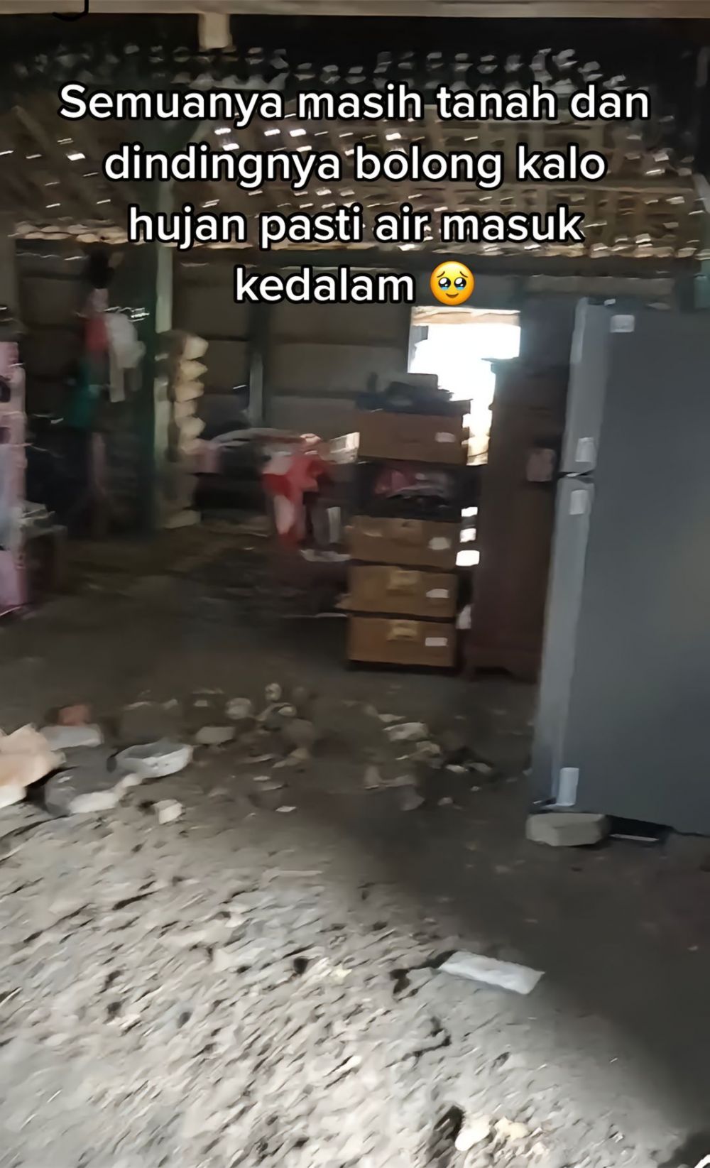 Dari beralas tanah dan berdinding anyaman bambu, 11 makeover rumah ini jadi ciamik klasik