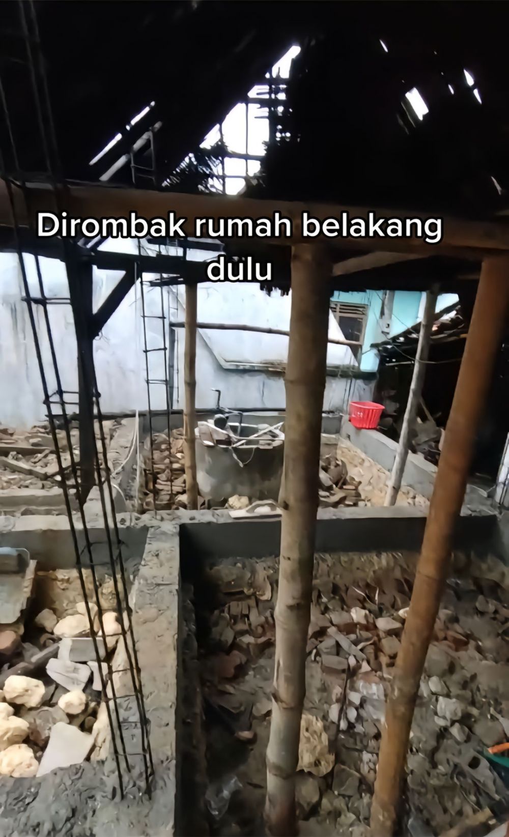 Dari beralas tanah dan berdinding anyaman bambu, 11 makeover rumah ini jadi ciamik klasik
