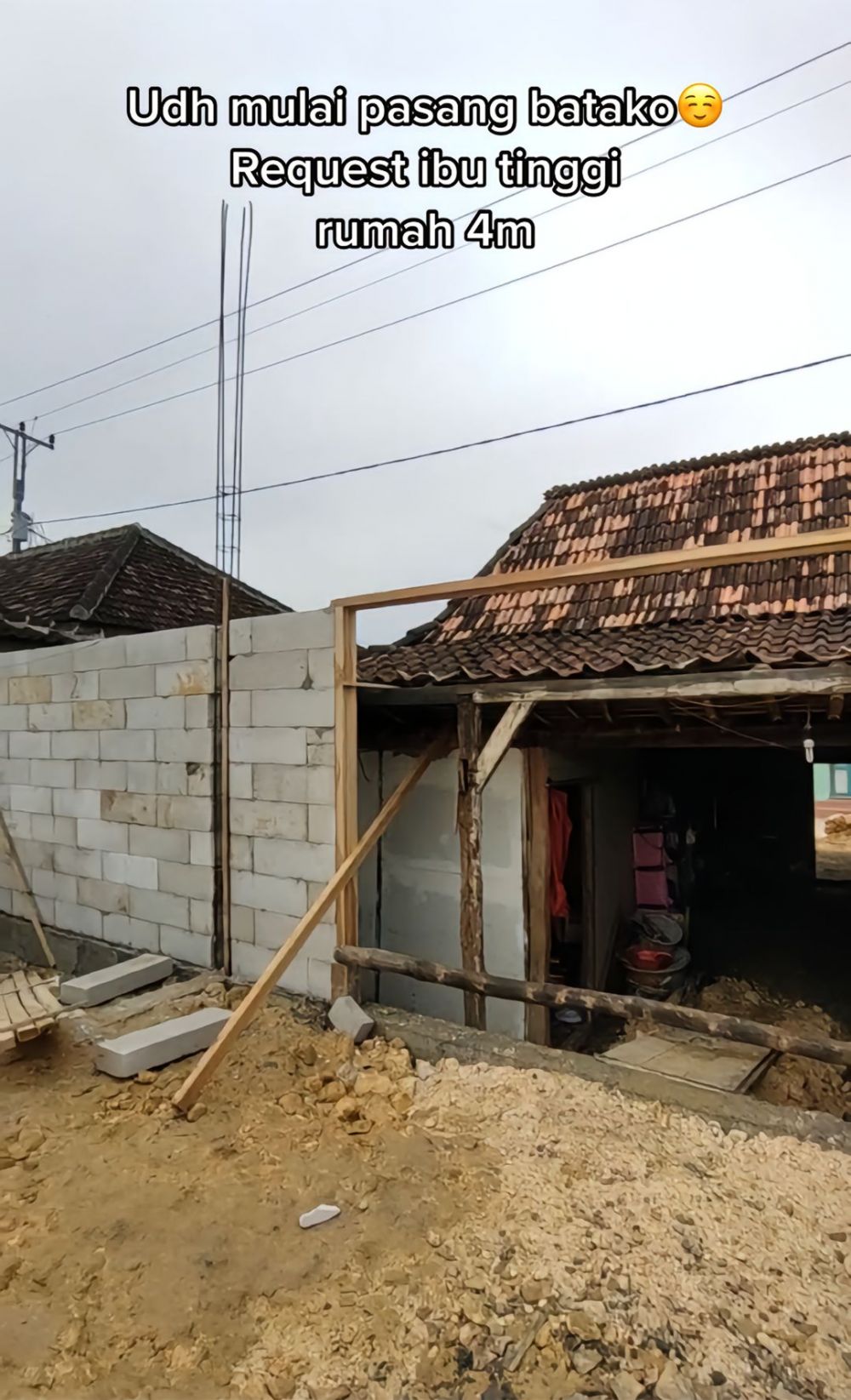Dari beralas tanah dan berdinding anyaman bambu, 11 makeover rumah ini jadi ciamik klasik