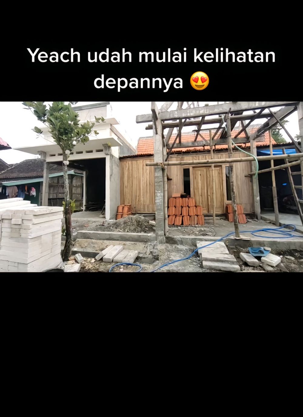 Dari beralas tanah dan berdinding anyaman bambu, 11 makeover rumah ini jadi ciamik klasik