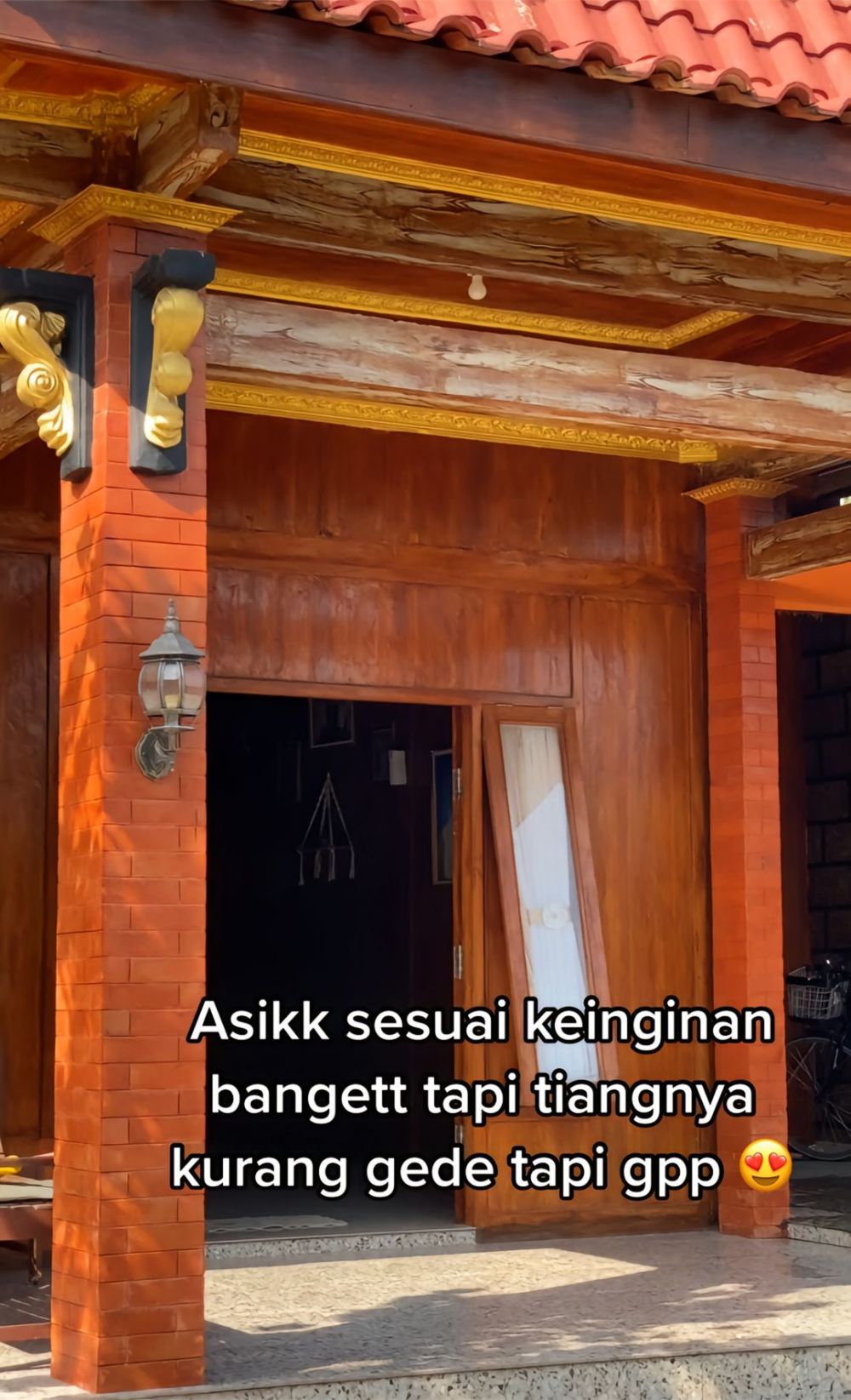 Dari beralas tanah dan berdinding anyaman bambu, 11 makeover rumah ini jadi ciamik klasik