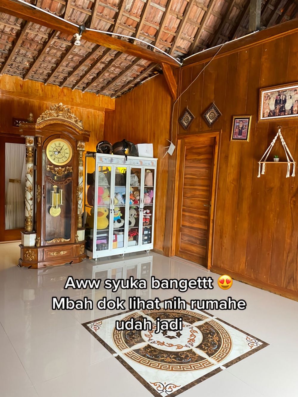 Dari beralas tanah dan berdinding anyaman bambu, 11 makeover rumah ini jadi ciamik klasik