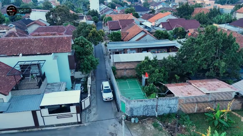 Punya hunian megah di gang sempit, intip 11 potret rumah Dide vokalis Hijau Daun, dapurnya nyempil