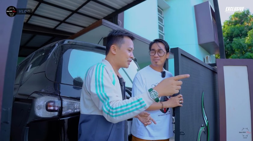 Punya hunian megah di gang sempit, intip 11 potret rumah Dide vokalis Hijau Daun, dapurnya nyempil