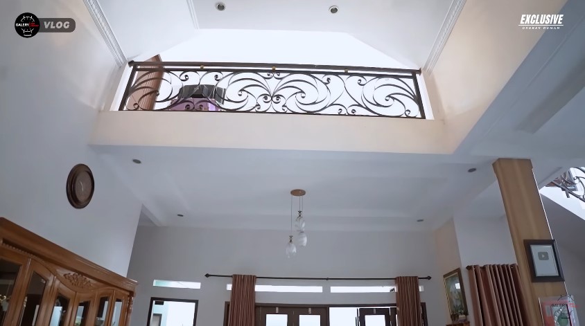 Punya hunian megah di gang sempit, intip 11 potret rumah Dide vokalis Hijau Daun, dapurnya nyempil