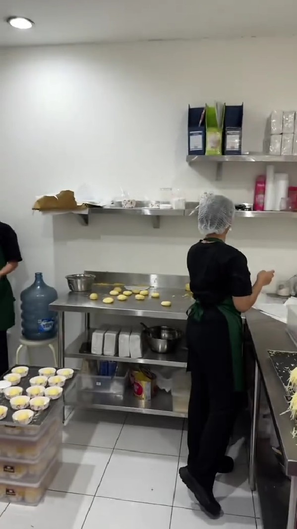 Dapurnya dibandingkan dengan Ci Mehong, ini 11 potret area masak Mamitoko ada lift khusus barang