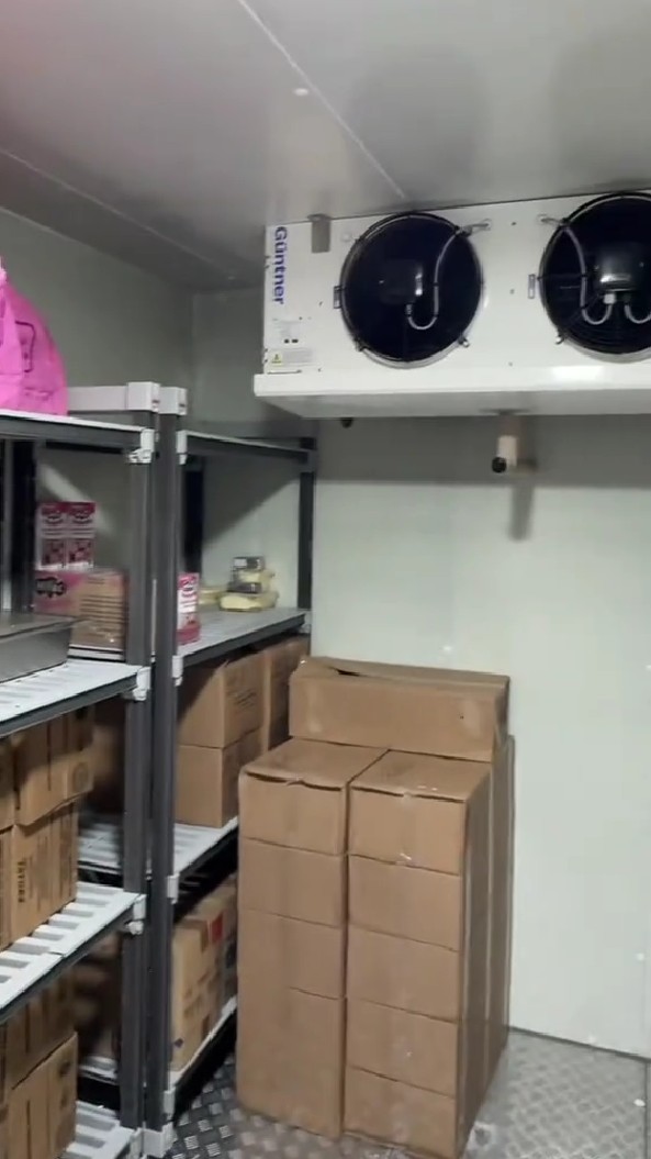 Dapurnya dibandingkan dengan Ci Mehong, ini 11 potret area masak Mamitoko ada lift khusus barang