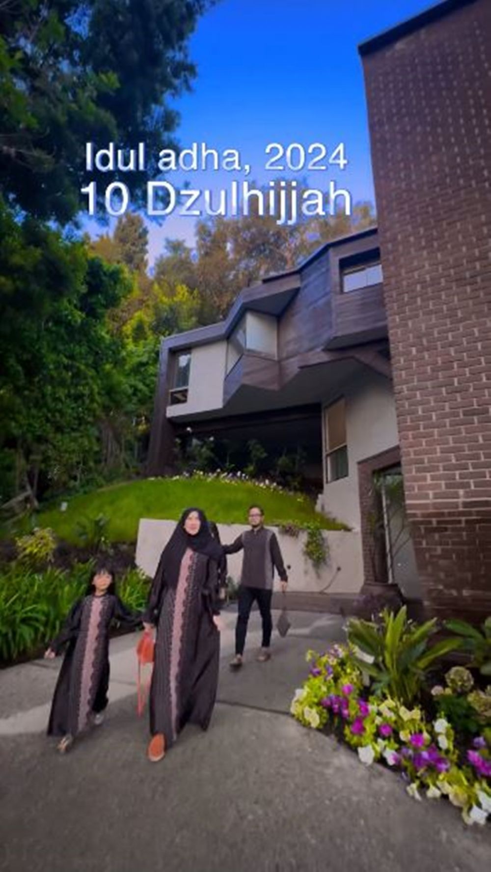 Mantan tukang cuci ini kini punya rumah bak istana di Los Angeles, intip 9 potret hunian Juragan 99