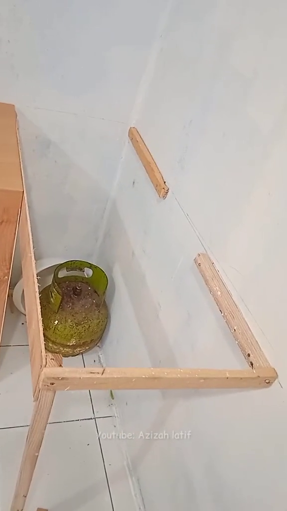 Awalnya sumpek dan pengap, 9 potret makeover dapur sepetak minim bujet ini jadi kian luas