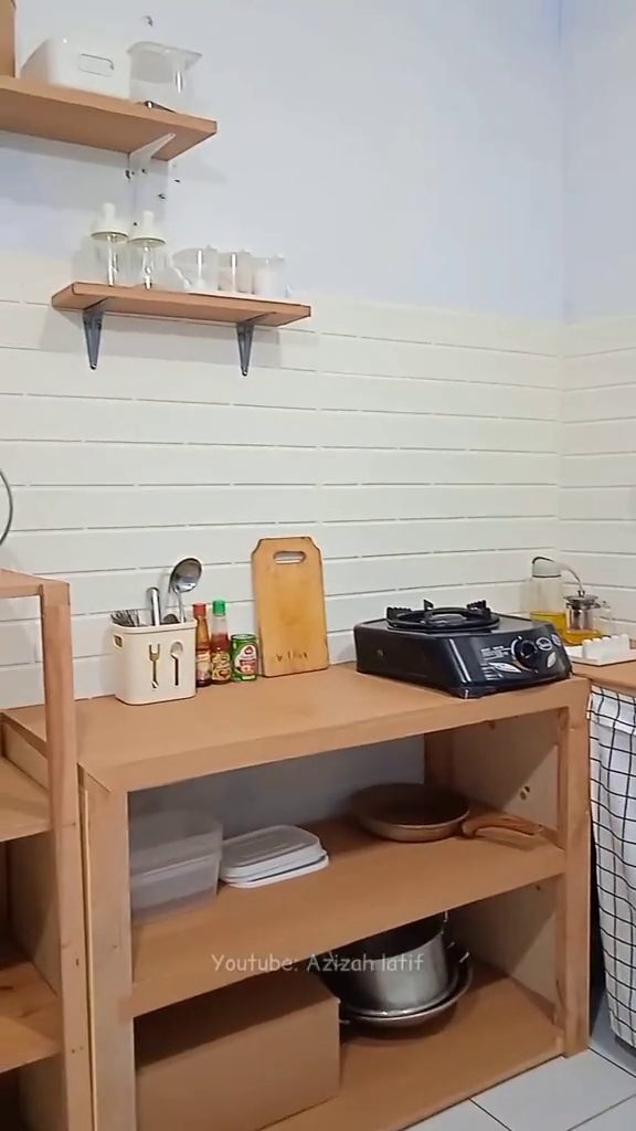 Awalnya sumpek dan pengap, 9 potret makeover dapur sepetak minim bujet ini jadi kian luas