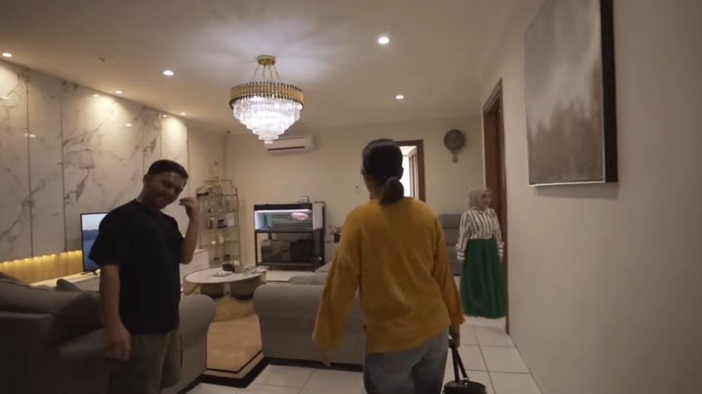 Bak hotel mewah ada tempat tidurnya, intip 11 potret kantor bos skincare Shella Saukia