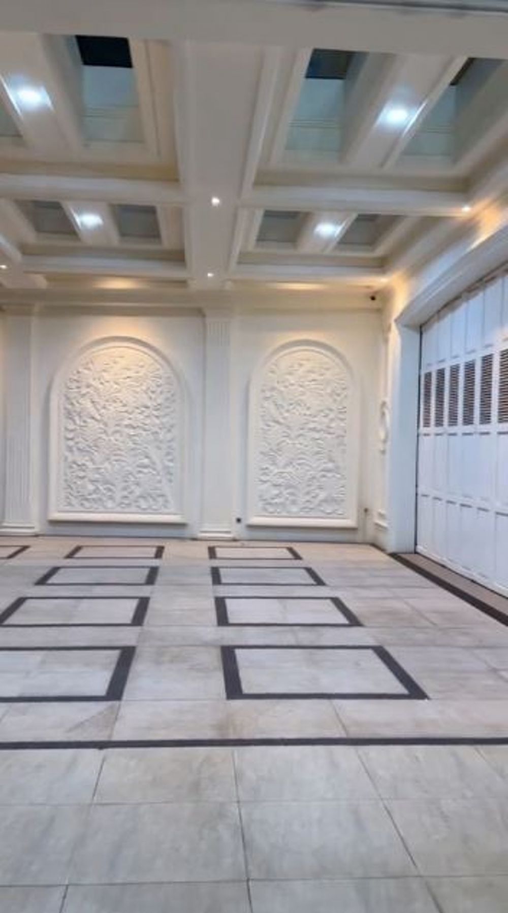 Hasil jual daster 4 tahun bisa bangun rumah bak istana, intip 9 potret hunian mewah Dini Nurdiyantini