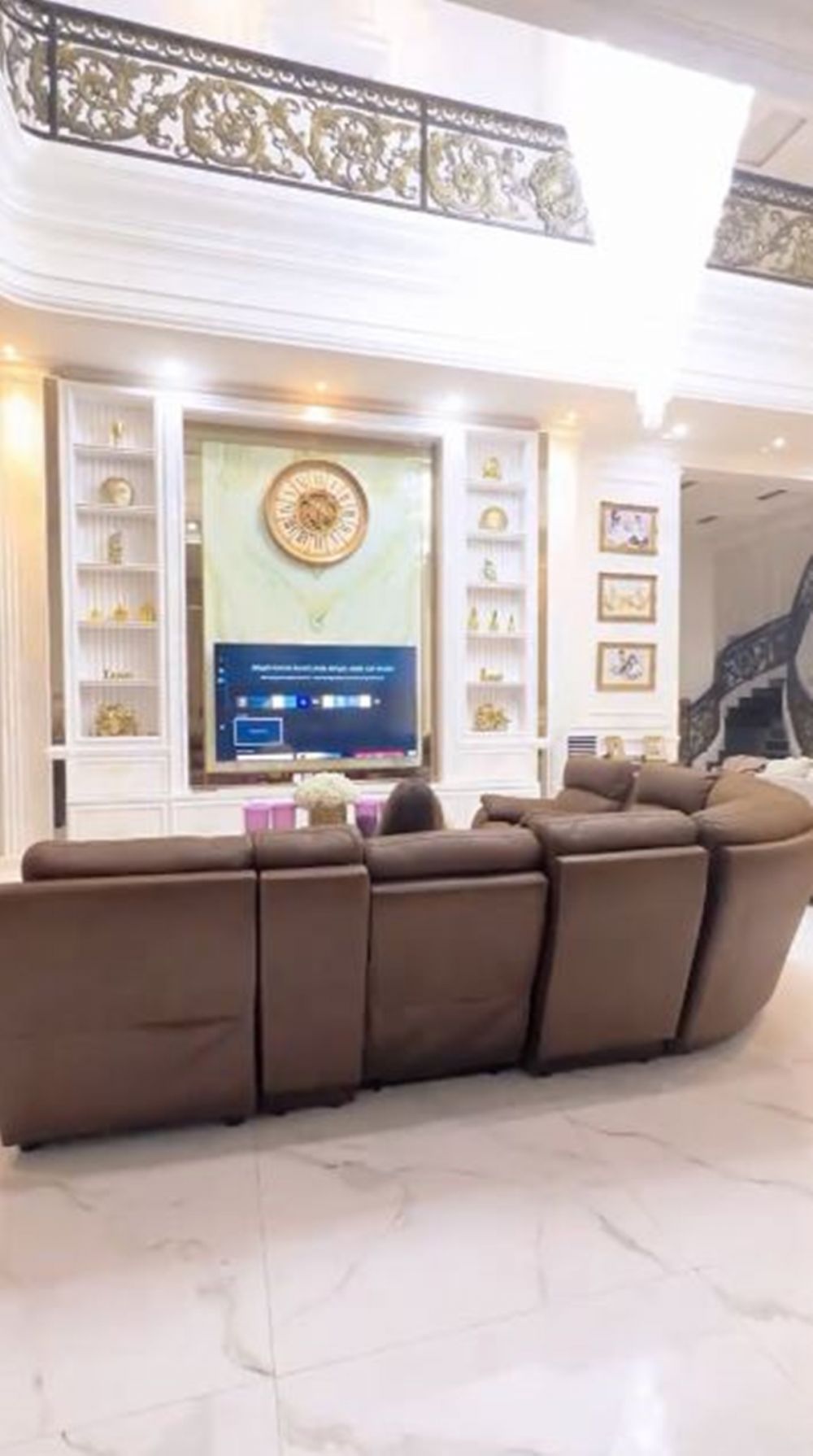 Hasil jual daster 4 tahun bisa bangun rumah bak istana, intip 9 potret hunian mewah Dini Nurdiyantini