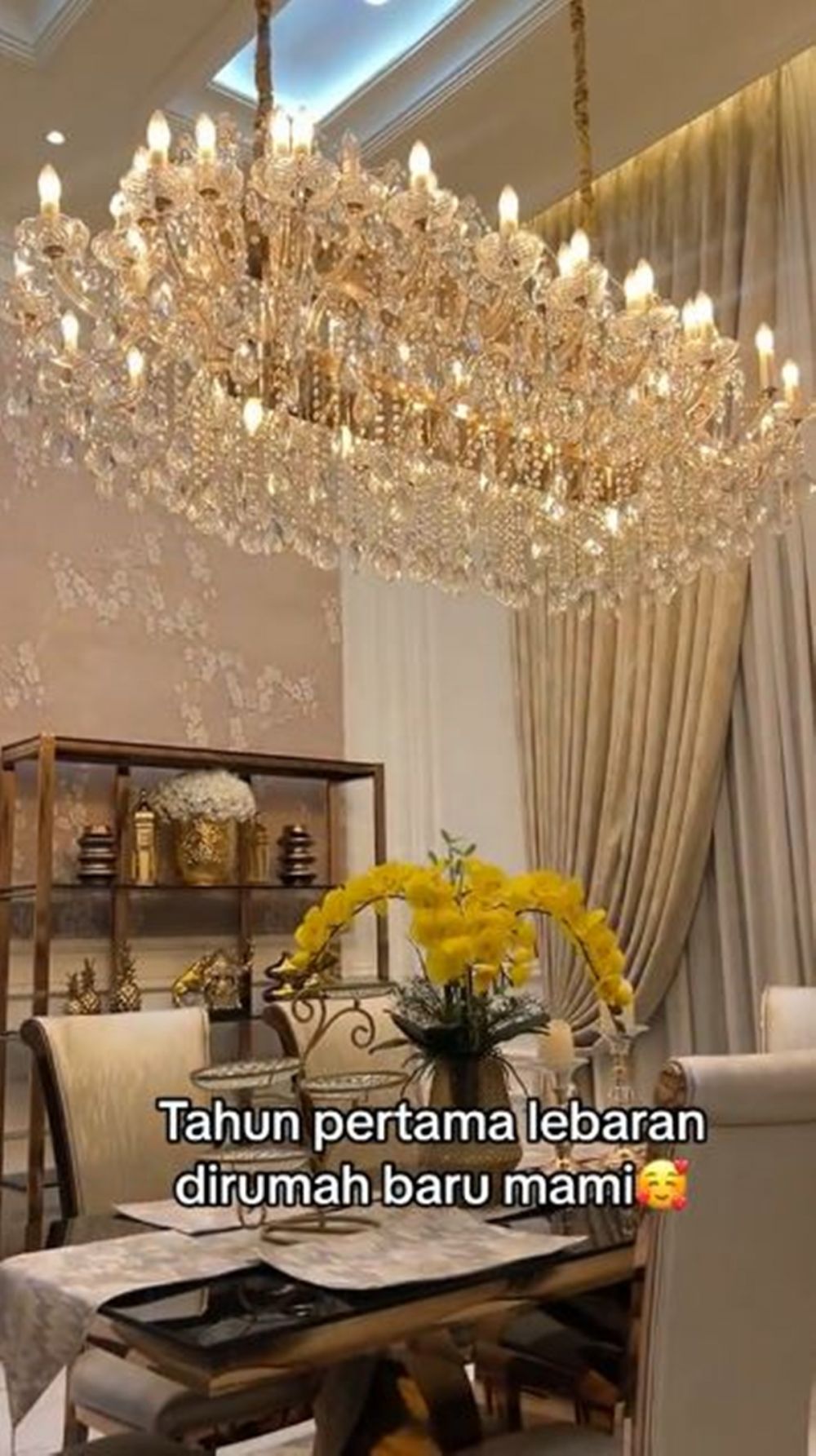 Hasil jual daster 4 tahun bisa bangun rumah bak istana, intip 9 potret hunian mewah Dini Nurdiyantini