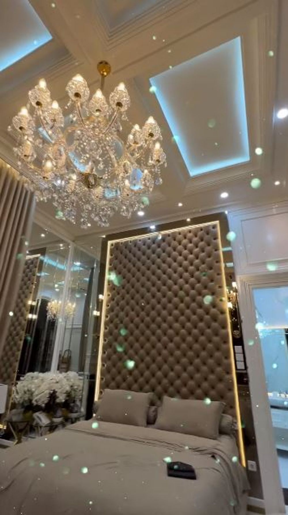 Hasil jual daster 4 tahun bisa bangun rumah bak istana, intip 9 potret hunian mewah Dini Nurdiyantini