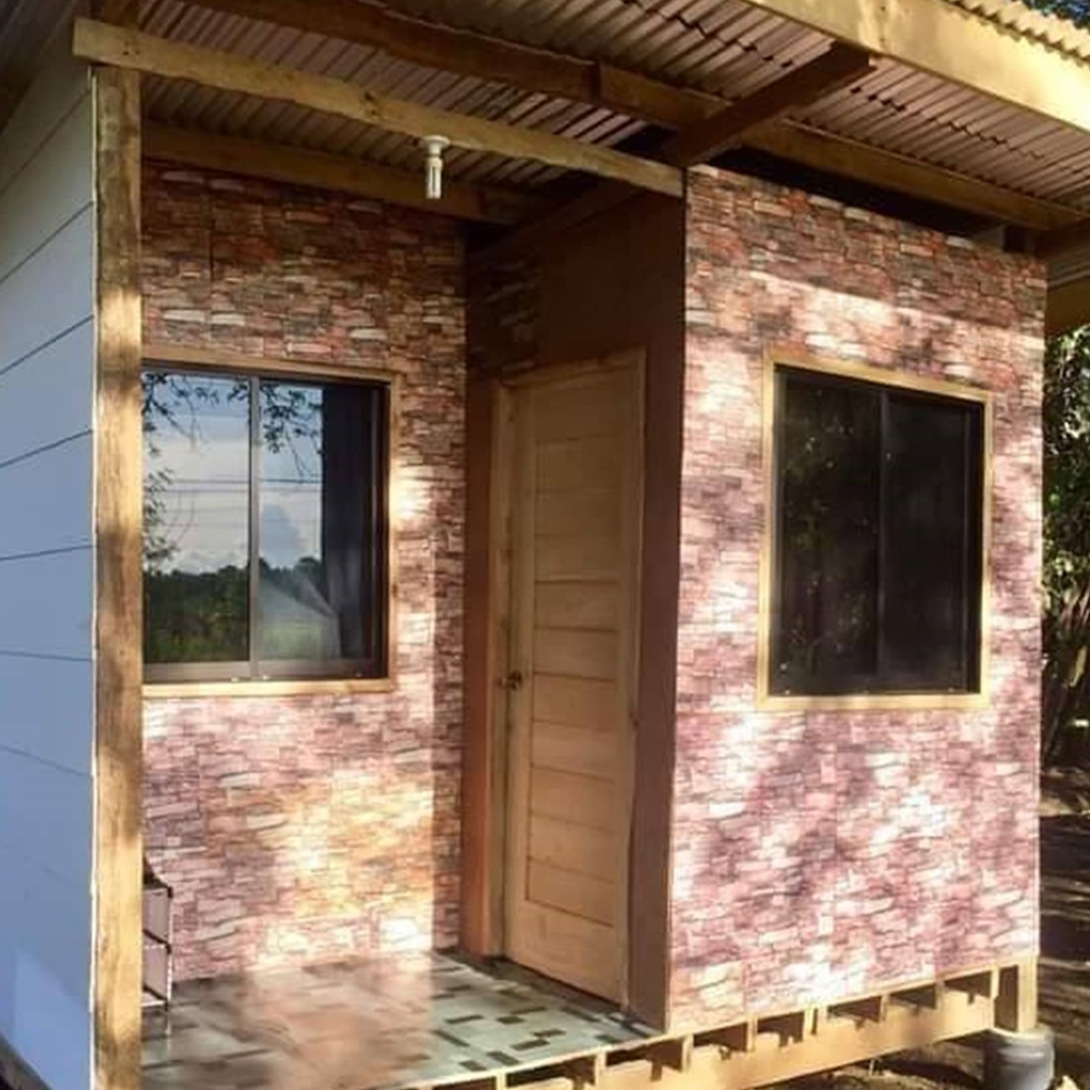 Dari luar triplek beratap seng, 9 potret bagian dalam rumah ini interiornya estetik bak vila