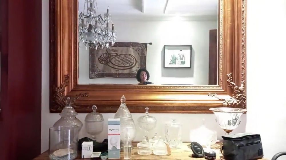 Furnitur serba kayu suasana old money, 9 potret rumah Hetty Koes Endang ini klasik elegan