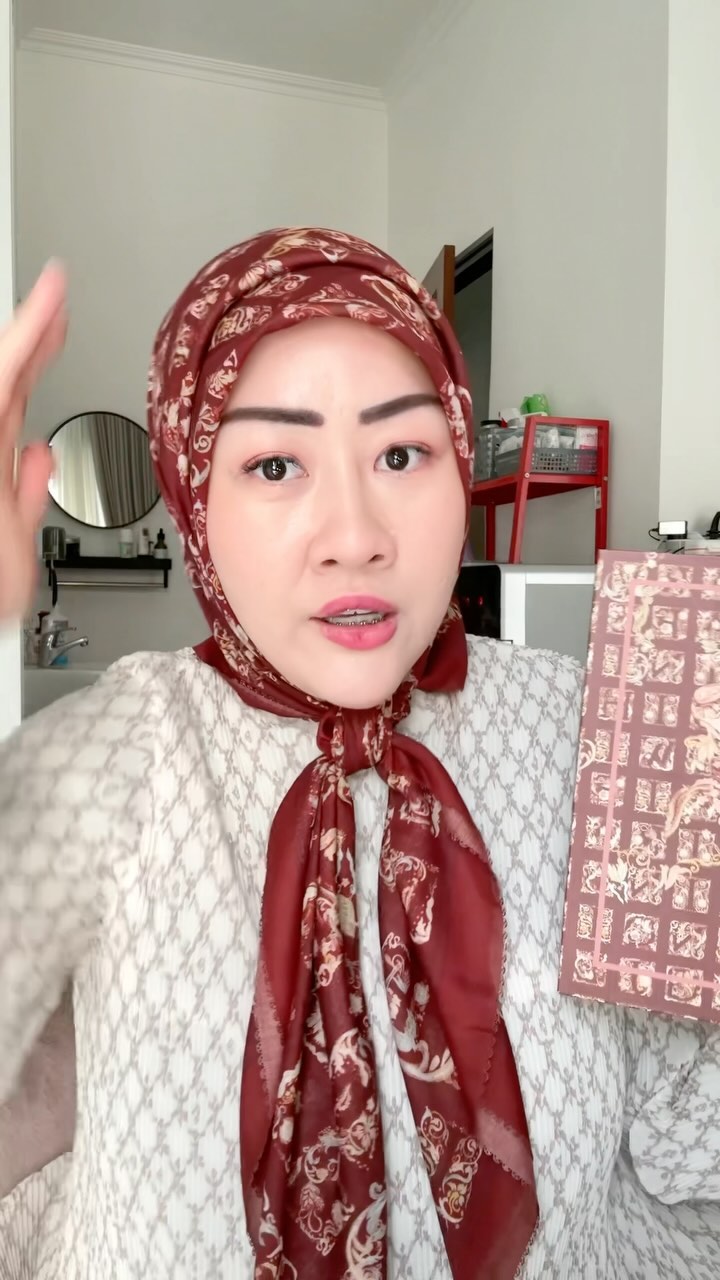 9 Potret Fanny Kondoh, sosok istri Papa Udon yang hamil anak pertama usai suami meninggal Oktober 2024