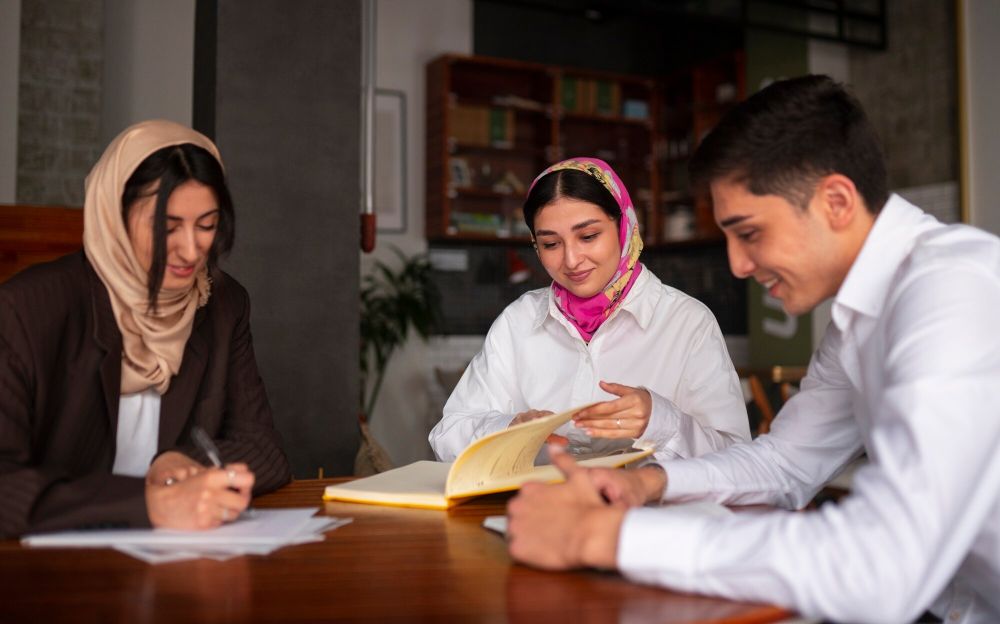 70 Pantun pembuka acara dengan sapaan assalamualaikum, penuh berkah, elegan, dan berkesan