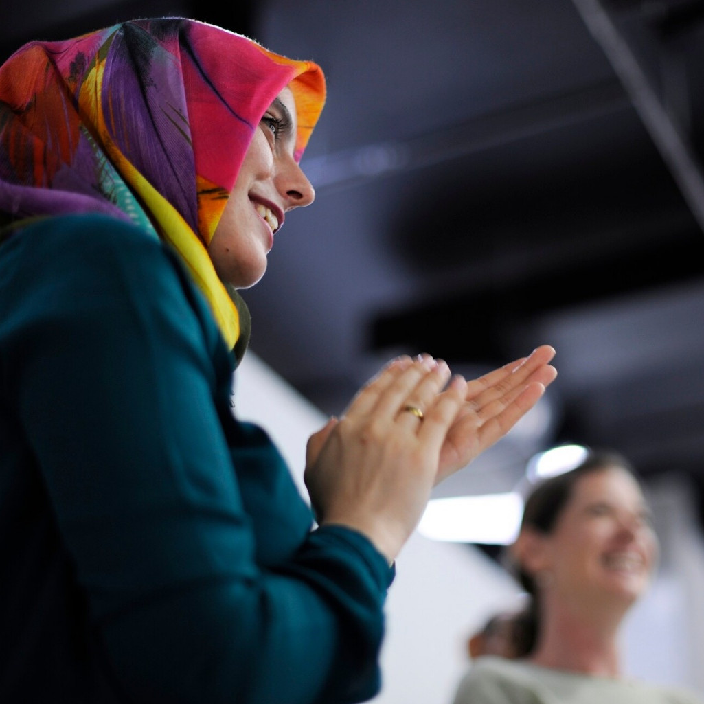70 Pantun pembuka acara dengan sapaan assalamualaikum, penuh berkah, elegan, dan berkesan