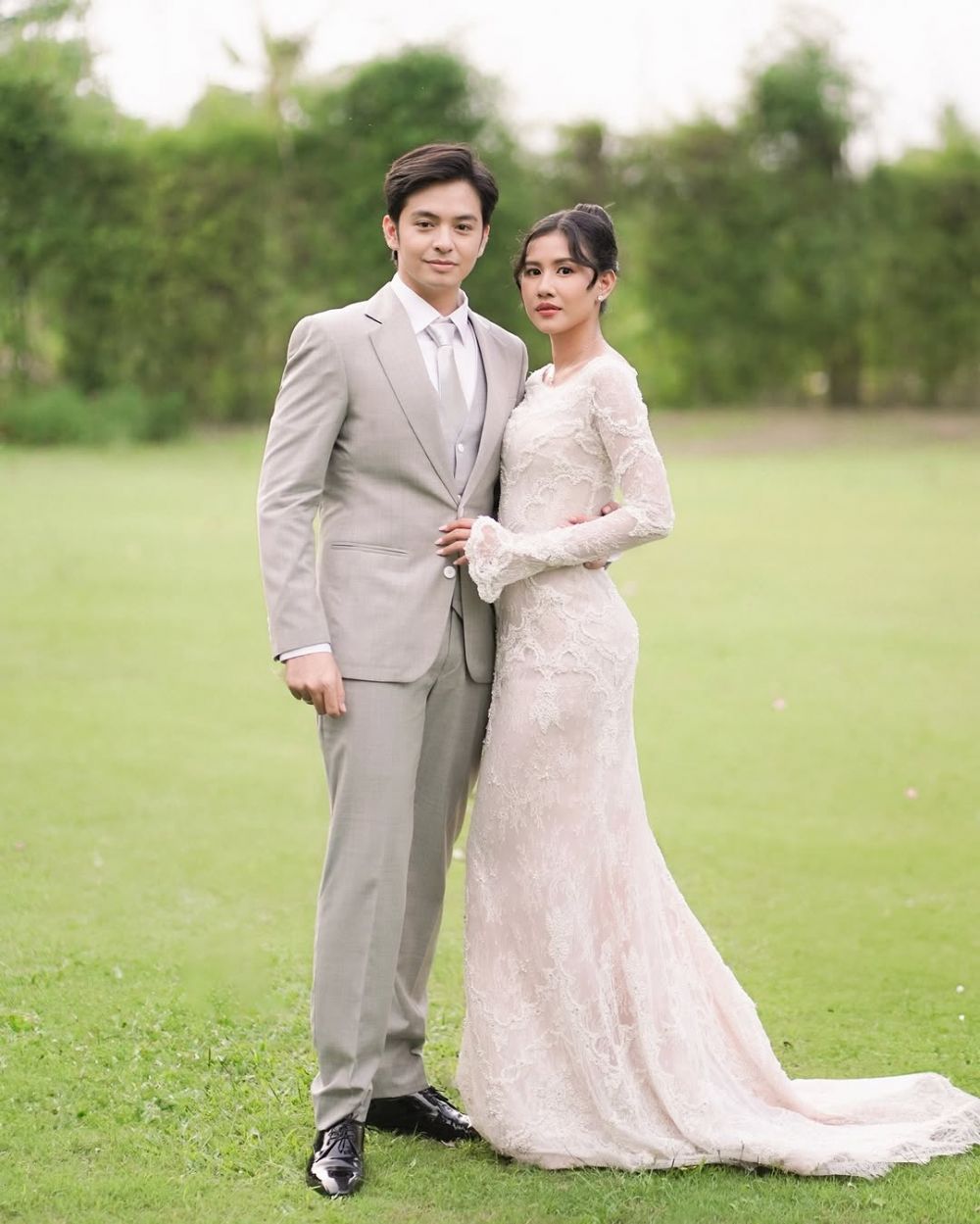 Fans 'ngeluh' postingan pernikahan Angga Yunanda nggak kelar-kelar, reaksi sang aktor bikin geregetan