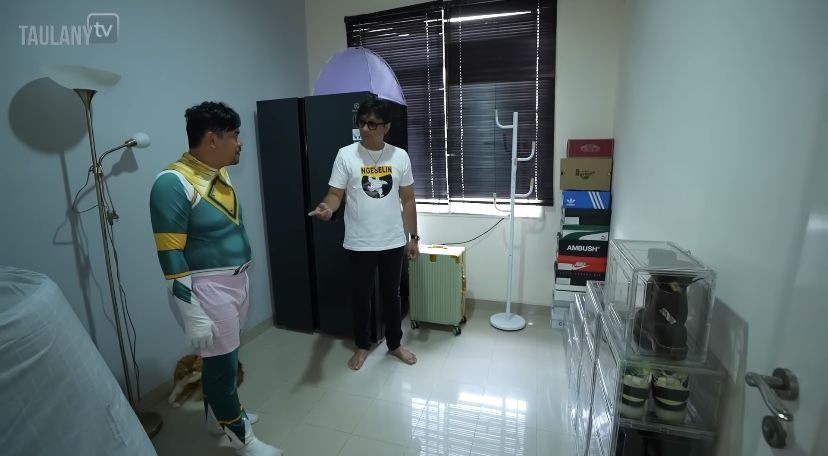 Mantan penjual koran ini kini sukses bangun rumah mewah, 11 potret hunian Ebel Cobra, fasad ala Eropa