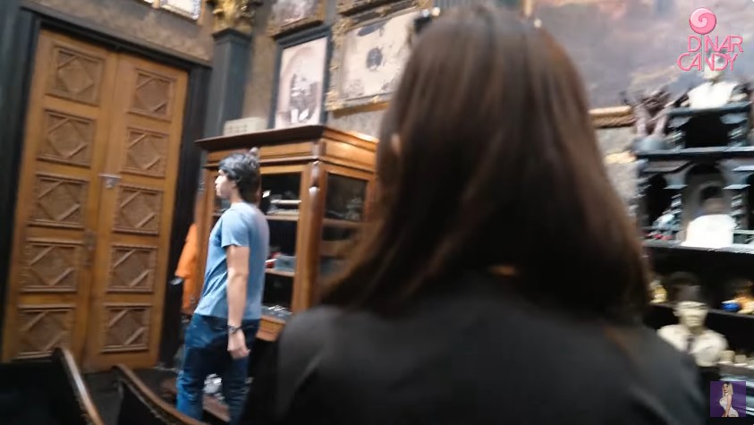 Nuansa serba gelap penuh benda bersejarah, begini 11 potret kamar El Rumi di rumah Ahmad Dhani