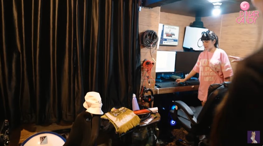 Nuansa serba gelap penuh benda bersejarah, begini 11 potret kamar El Rumi di rumah Ahmad Dhani