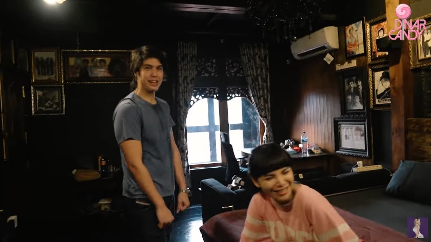 Nuansa serba gelap penuh benda bersejarah, begini 11 potret kamar El Rumi di rumah Ahmad Dhani