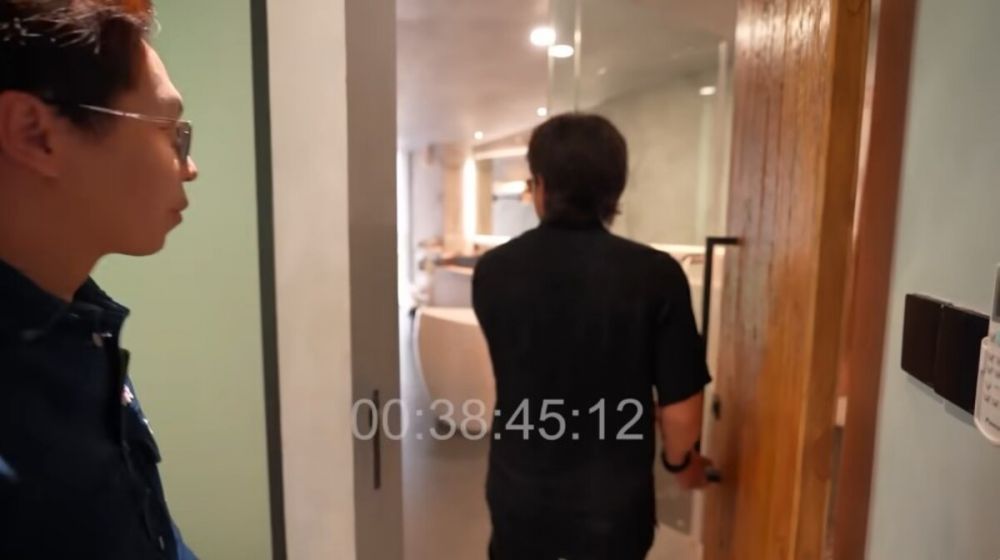 Luas bak dua kamar tidur, unik ada dua shower, ini 11 potret kamar mandi Atta dan Aurel Hermansyah