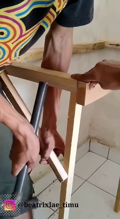 Cuma pakai meja kayu tanpa semen cor tetap kokoh, begini 9 cara bikin dapur sudut kontrakan minimalis