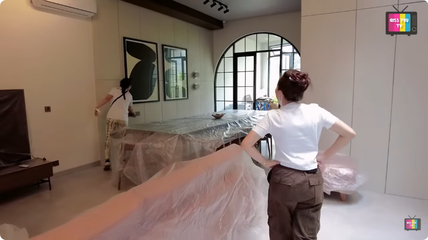 Didesain sendiri ada ruang rahasia, intip 11 potret rumah baru Hesti Purwadinata